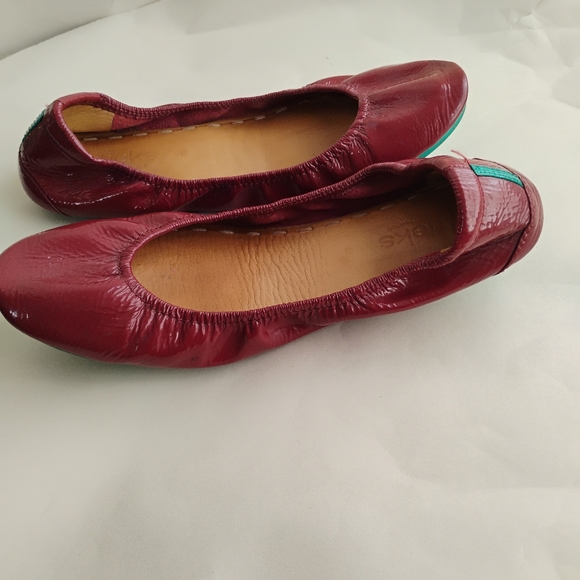 Tieks by Gavrieli Women's Size 8 Ruby Red patent Foldable Ballet Flats - Picture 4 of 15